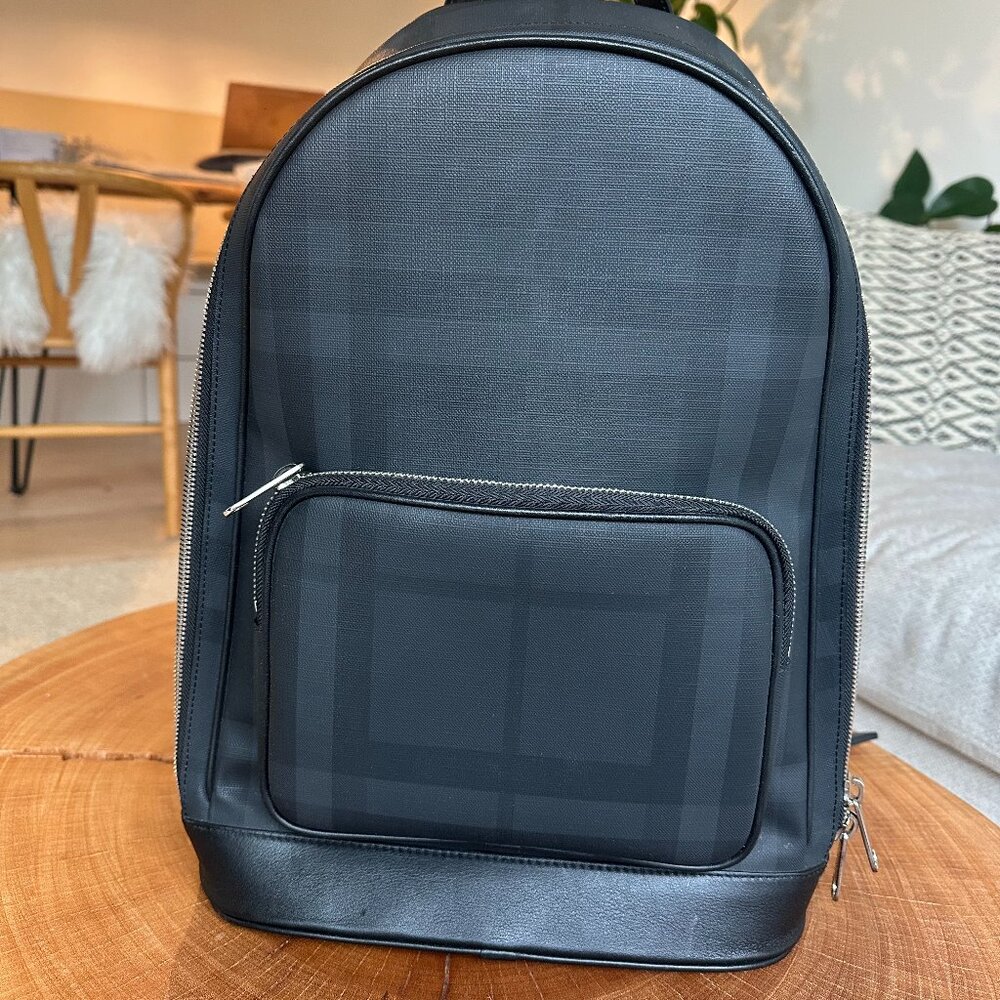 Sophisticated Burberry Backpack - Unisex